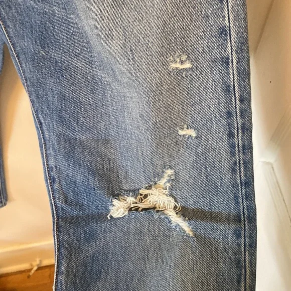 Levis distressed jeans - size 32 never worn - Picture 8 of 8